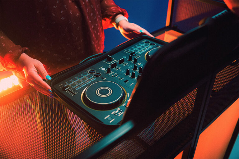 DJ